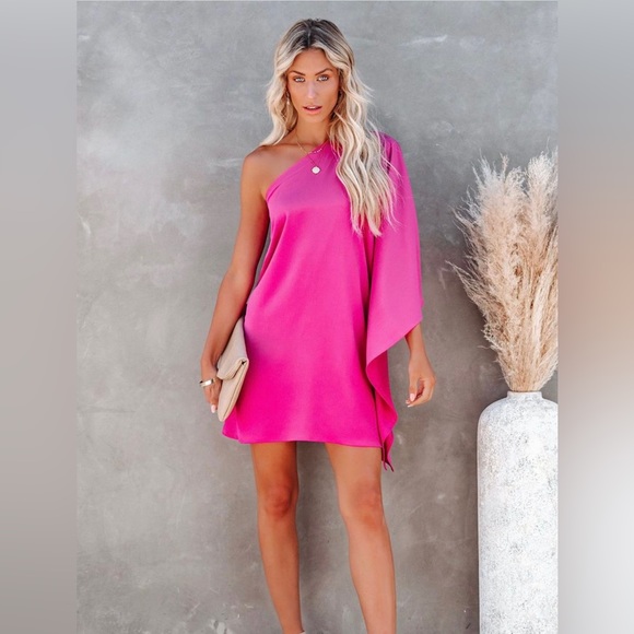 Vici Dresses & Skirts - VICI XS dress in fuschia. Excellent condition, worn once, no flaws